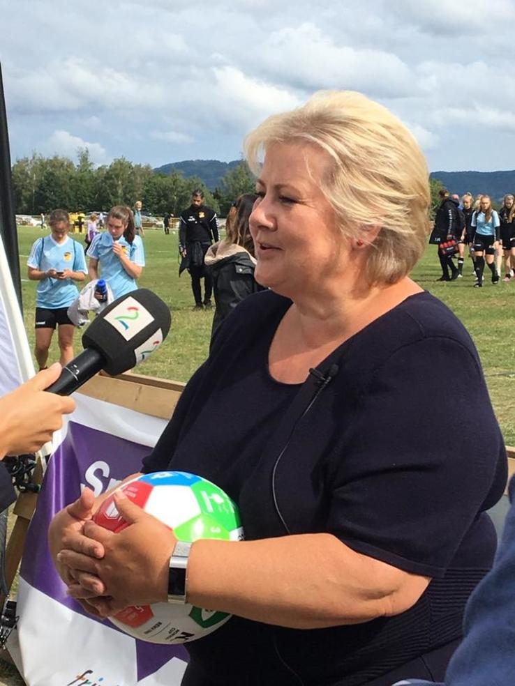 PM Solberg with an SDG football, taking every opportunity to discuss the importance of the SDGs.